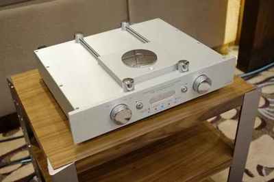 以母版工藝鑄就的聆聽藝術 專業(yè)監(jiān)聽音箱邂逅玻璃CD的極致體驗